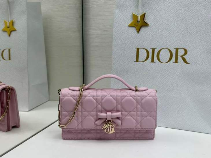 Picture of Dior Handbags _SKUfw239326671fw